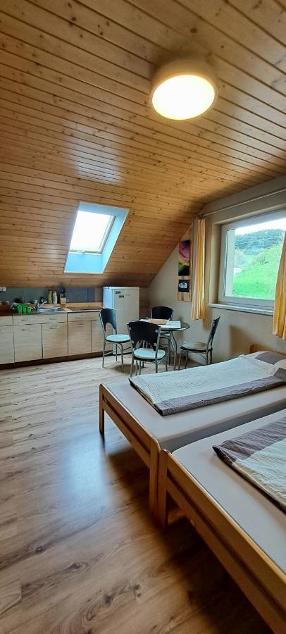 Ubytovanie U Huberta Bešeňová Extérieur photo