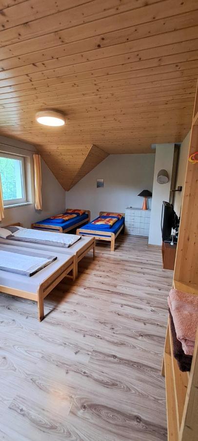 Ubytovanie U Huberta Bešeňová Extérieur photo