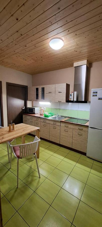 Ubytovanie U Huberta Bešeňová Extérieur photo